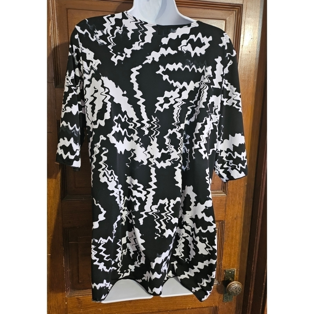 Susan Laurence Woman Black and White Patterned Top - Picture 7 of 8